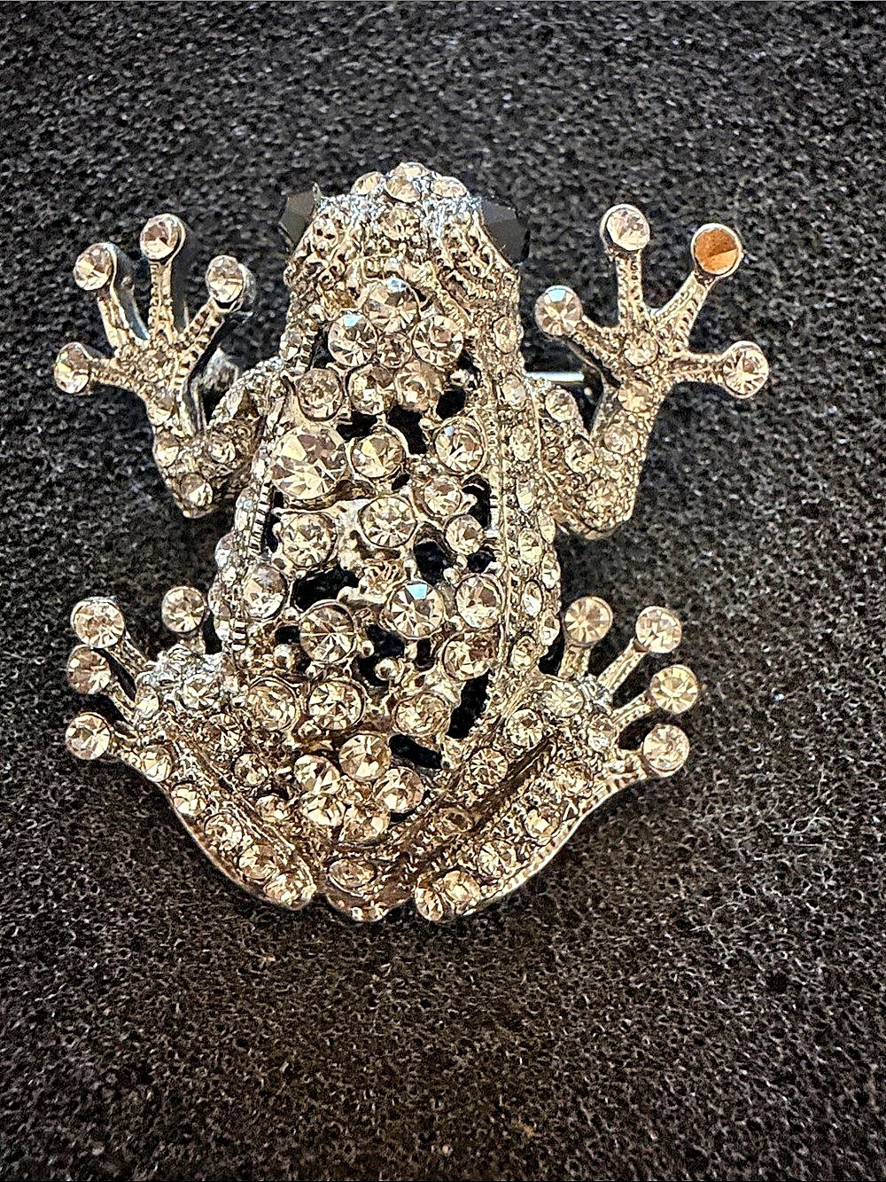 Jeweled Frog Brooch in Gold Like New
